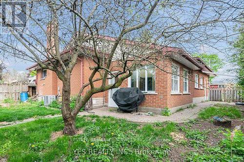 176 Kenneth Avenue, Kitchener, ON - Outdoor