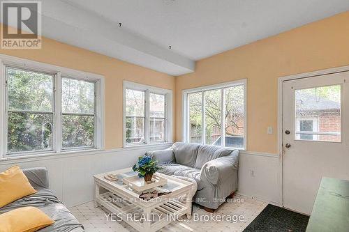 176 Kenneth Avenue, Kitchener, ON - Indoor Photo Showing Living Room