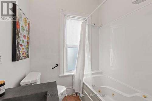96 Dreaney Avenue, London East (East L), ON - Indoor Photo Showing Bathroom