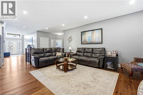 11 Sycamore Drive, Port Dover, ON - Indoor Photo Showing Living Room