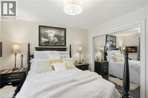 101 Organ Crescent, Hamilton, ON - Indoor Photo Showing Bedroom