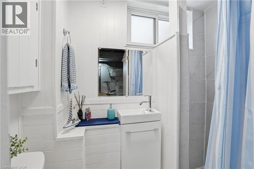101 Organ Crescent, Hamilton, ON - Indoor Photo Showing Bathroom
