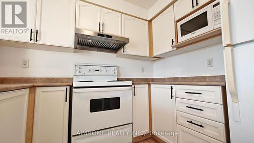 340 Kittridge Road, Oakville, ON - Indoor Photo Showing Kitchen