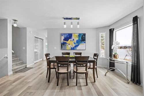 180 De La Seigneurie Boulevard, Winnipeg, MB - Indoor Photo Showing Dining Room