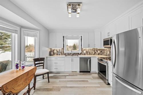 180 De La Seigneurie Boulevard, Winnipeg, MB - Indoor Photo Showing Kitchen With Stainless Steel Kitchen With Upgraded Kitchen
