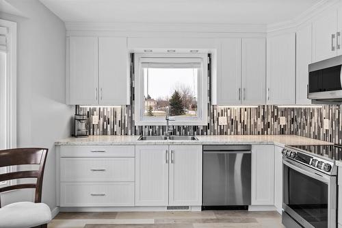 180 De La Seigneurie Boulevard, Winnipeg, MB - Indoor Photo Showing Kitchen With Double Sink