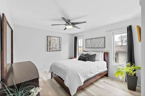 180 De La Seigneurie Boulevard, Winnipeg, MB - Indoor Photo Showing Bedroom