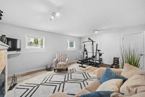 180 De La Seigneurie Boulevard, Winnipeg, MB - Indoor Photo Showing Other Room