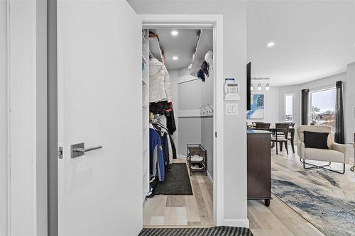 180 De La Seigneurie Boulevard, Winnipeg, MB - Indoor Photo Showing Other Room