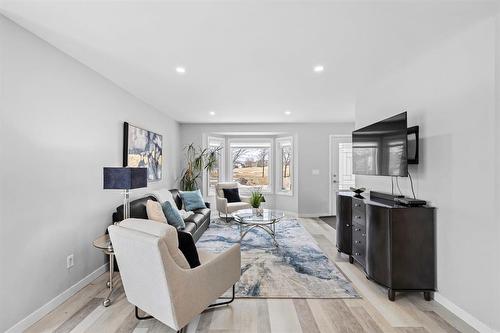 180 De La Seigneurie Boulevard, Winnipeg, MB - Indoor