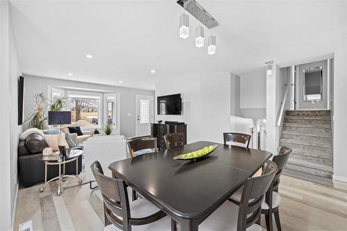 180 De La Seigneurie Boulevard, Winnipeg, MB - Indoor Photo Showing Dining Room