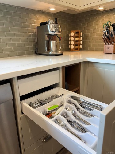 3111 Esson Rd, Saanich, BC 