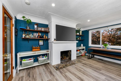 3111 Esson Rd, Saanich, BC 