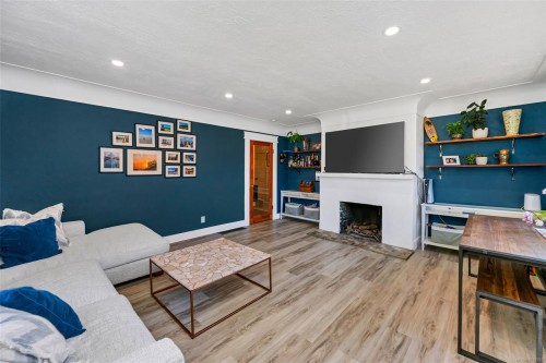 3111 Esson Rd, Saanich, BC 