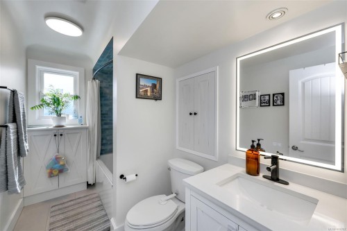 3111 Esson Rd, Saanich, BC 