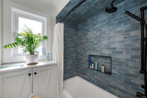 3111 Esson Rd, Saanich, BC 