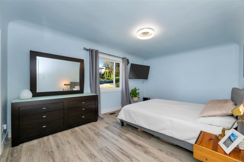 3111 Esson Rd, Saanich, BC 