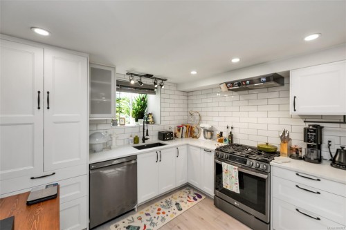 3111 Esson Rd, Saanich, BC 