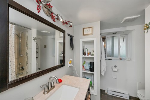 3111 Esson Rd, Saanich, BC 