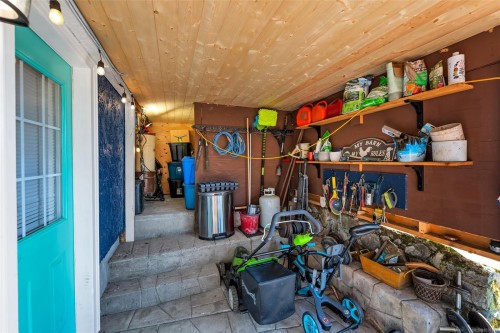 3111 Esson Rd, Saanich, BC 