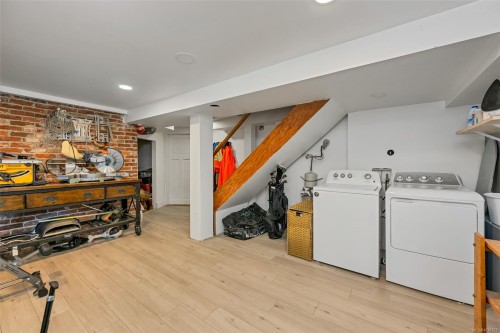 3111 Esson Rd, Saanich, BC 