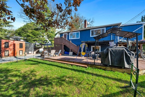 3111 Esson Rd, Saanich, BC 