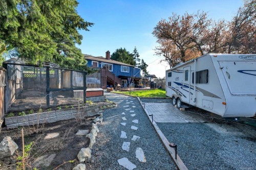 3111 Esson Rd, Saanich, BC 