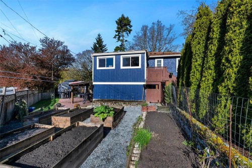 3111 Esson Rd, Saanich, BC 