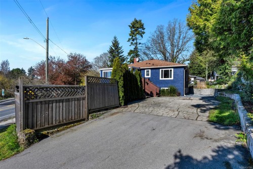 3111 Esson Rd, Saanich, BC 
