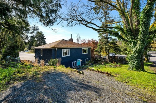 3111 Esson Rd, Saanich, BC 