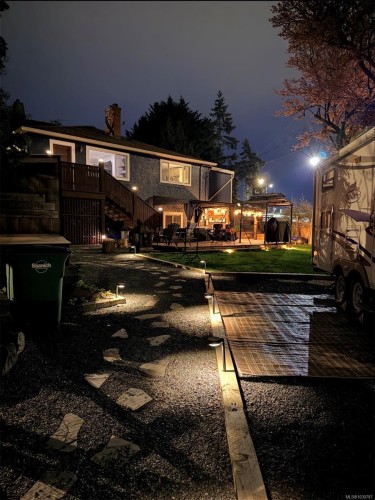 3111 Esson Rd, Saanich, BC 