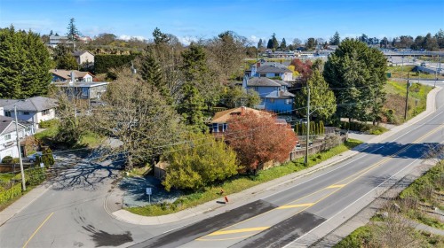 3111 Esson Rd, Saanich, BC 