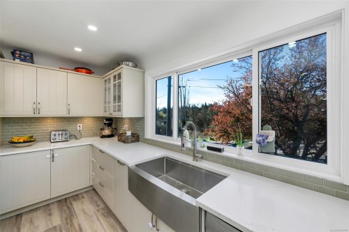 3111 Esson Rd, Saanich, BC 