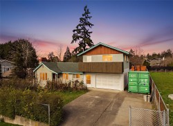 730 Violet Ave Saanich, BC V8Z 2R3