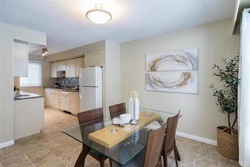 58 Robertson Cr, Winnipeg, MB 