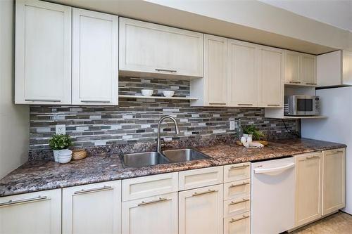 58 Robertson Cr, Winnipeg, MB 