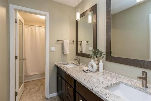 58 Robertson Cr, Winnipeg, MB 