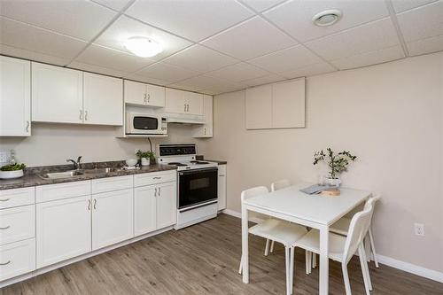 58 Robertson Cr, Winnipeg, MB 