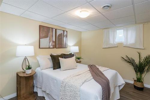 58 Robertson Cr, Winnipeg, MB 