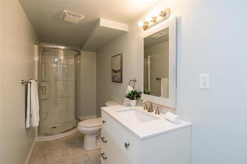 58 Robertson Cr, Winnipeg, MB 