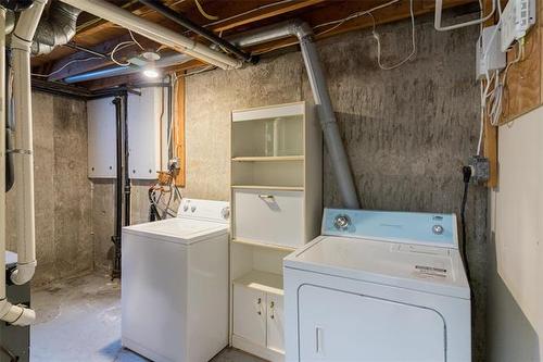 58 Robertson Cr, Winnipeg, MB 