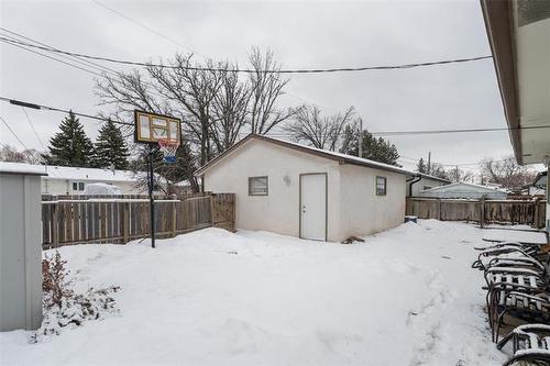 58 Robertson Cr, Winnipeg, MB 