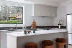 12-1520 Louise Pl Saanich, BC V8P 2T8