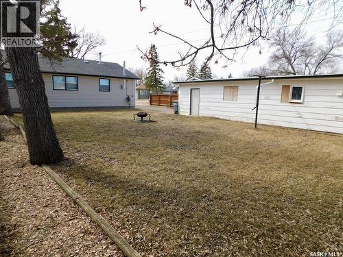 507 2Nd Avenue E, Assiniboia, SK - Outdoor