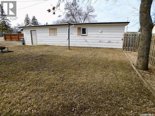 507 2Nd Avenue E, Assiniboia, SK - Outdoor