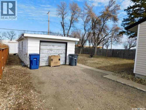 507 2Nd Avenue E, Assiniboia, SK - Outdoor