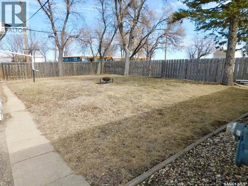 507 2Nd Avenue E, Assiniboia, SK - Outdoor