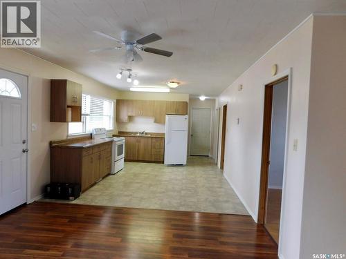 507 2Nd Avenue E, Assiniboia, SK - Indoor Photo Showing Kitchen