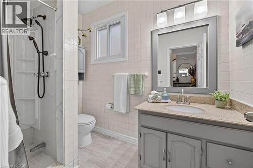 31 Maynard Street, Hamilton, ON - Indoor Photo Showing Bathroom
