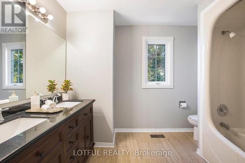 4 Spindle Way, Ottawa, ON - Indoor Photo Showing Bathroom